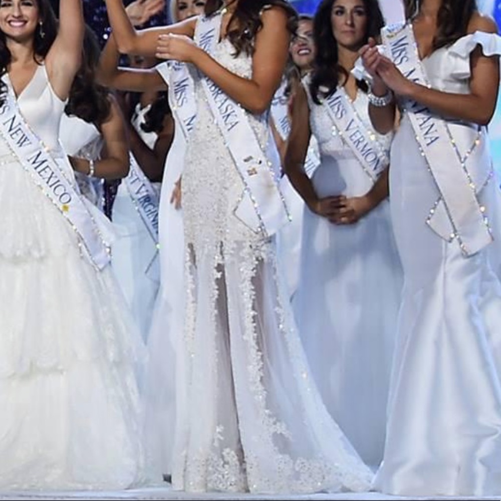 Sherri Hill White Gown